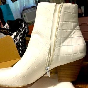 Brand new coconut boots only worn once